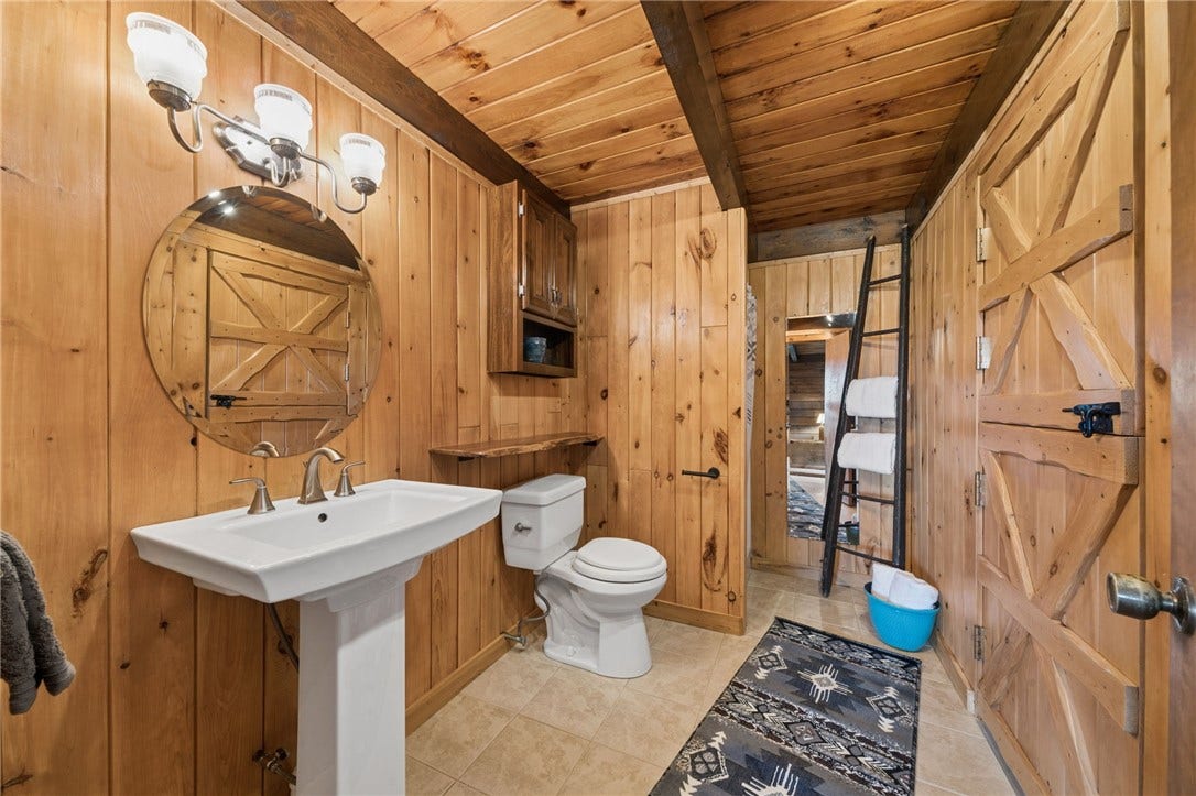 2705 Radebaugh, Jeannette, PA 15644