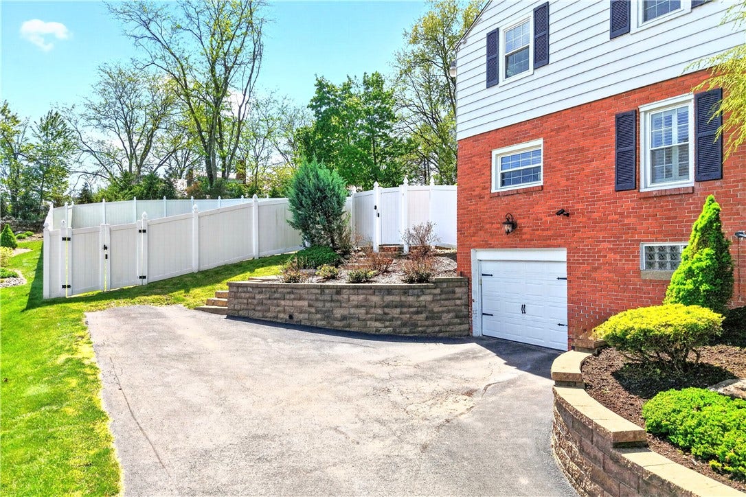 32 Northmont St, Greensburg, PA 15601