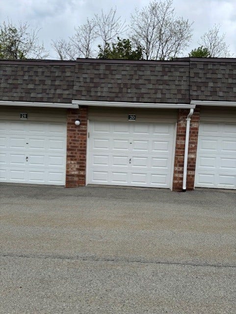 409 Clubhouse Dr, Washington, PA 15301