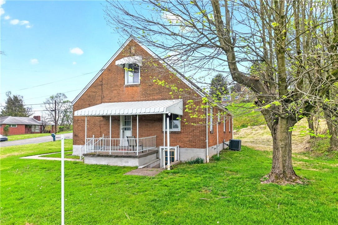 692 Simpson Howell Road, Elizabeth, PA 15037