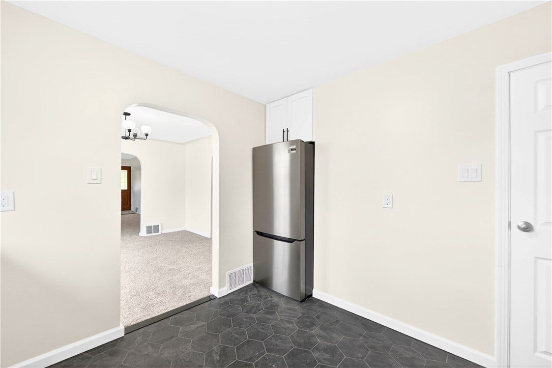 692 Simpson Howell Road, Elizabeth, PA 15037