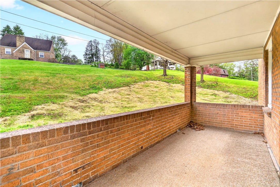 692 Simpson Howell Road, Elizabeth, PA 15037