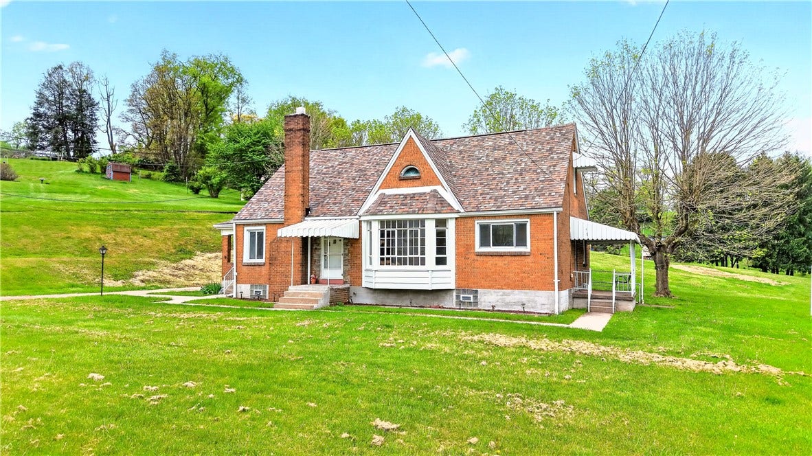 692 Simpson Howell Road, Elizabeth, PA 15037