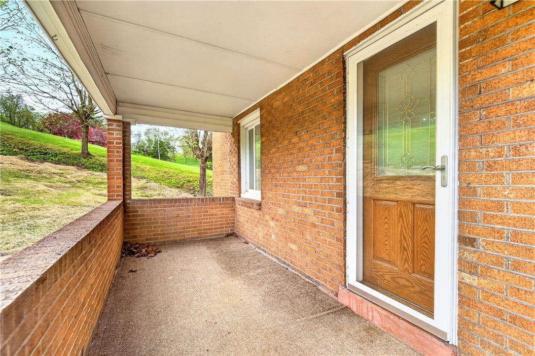 692 Simpson Howell Road, Elizabeth, PA 15037