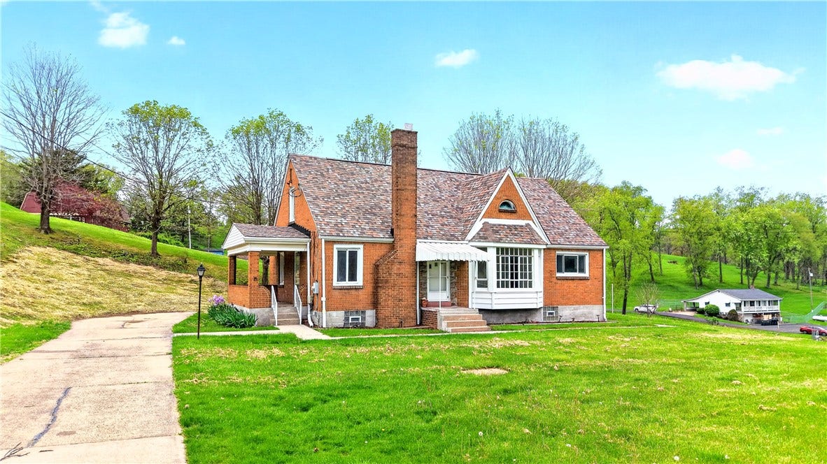 692 Simpson Howell Road, Elizabeth, PA 15037