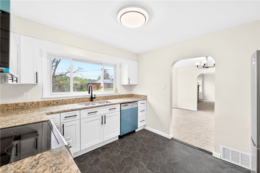692 Simpson Howell Road, Elizabeth, PA 15037