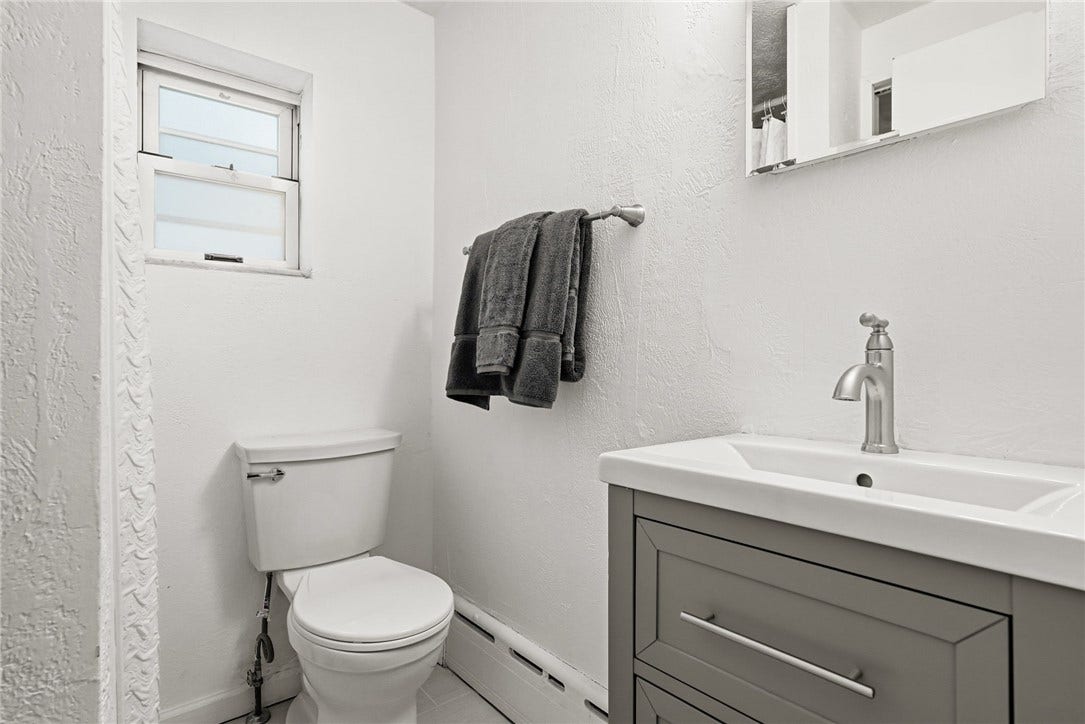 165 44th, Lawrenceville, PA 15201 Full bath on main level