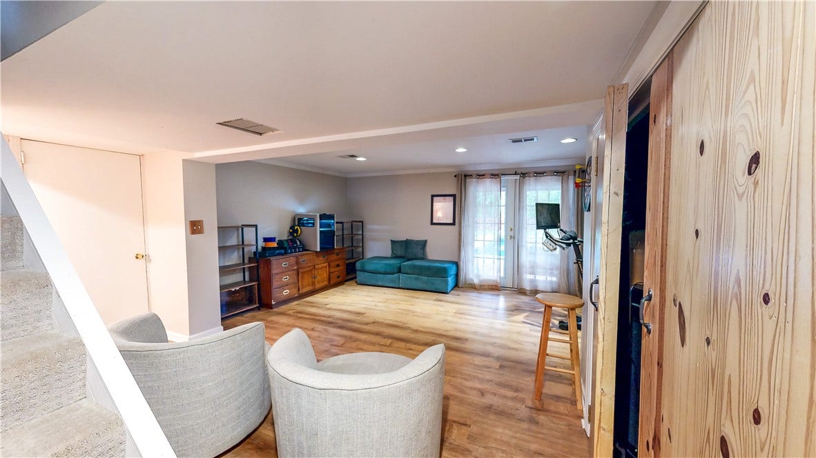 1388 Falla Dr, Bethel Park, PA 15102