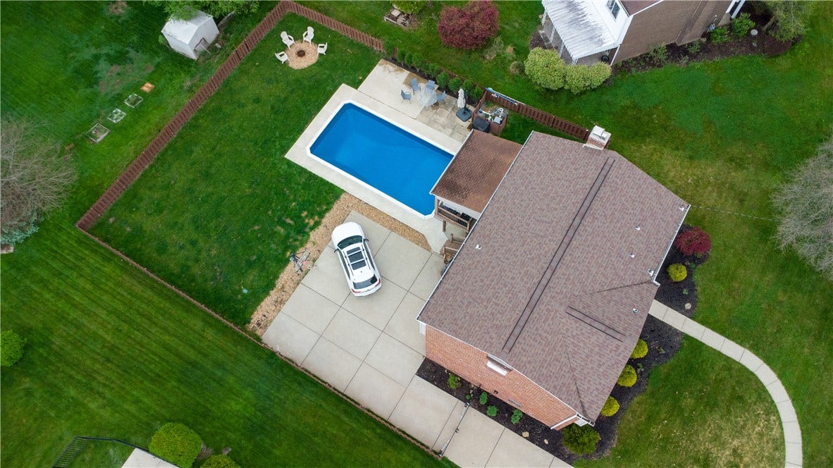 1388 Falla Dr, Bethel Park, PA 15102