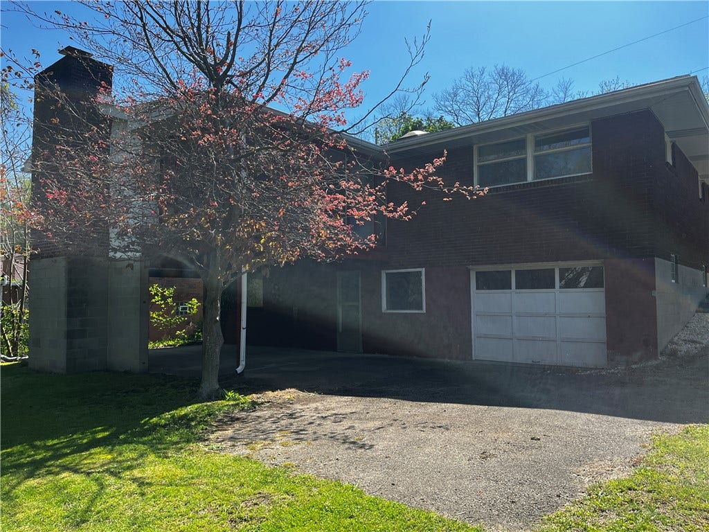 560 Sells Ln, Greensburg, PA 15601