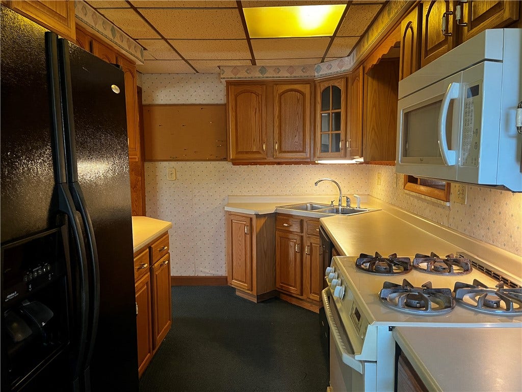560 Sells Ln, Greensburg, PA 15601
