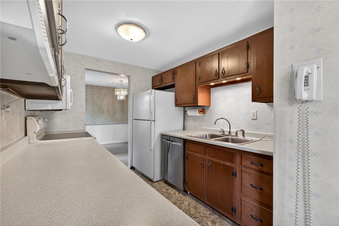 142 Thunderwood Dr, Bethel Park, PA 15102