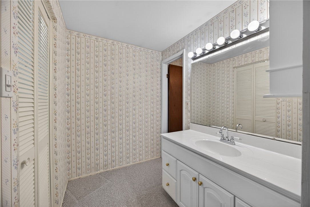 142 Thunderwood Dr, Bethel Park, PA 15102