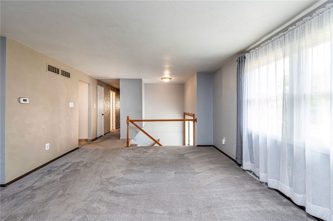 621 Sandy Hill Rd, Irwin, PA 15642