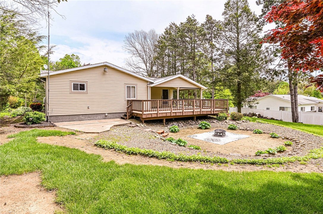 621 Sandy Hill Rd, Irwin, PA 15642