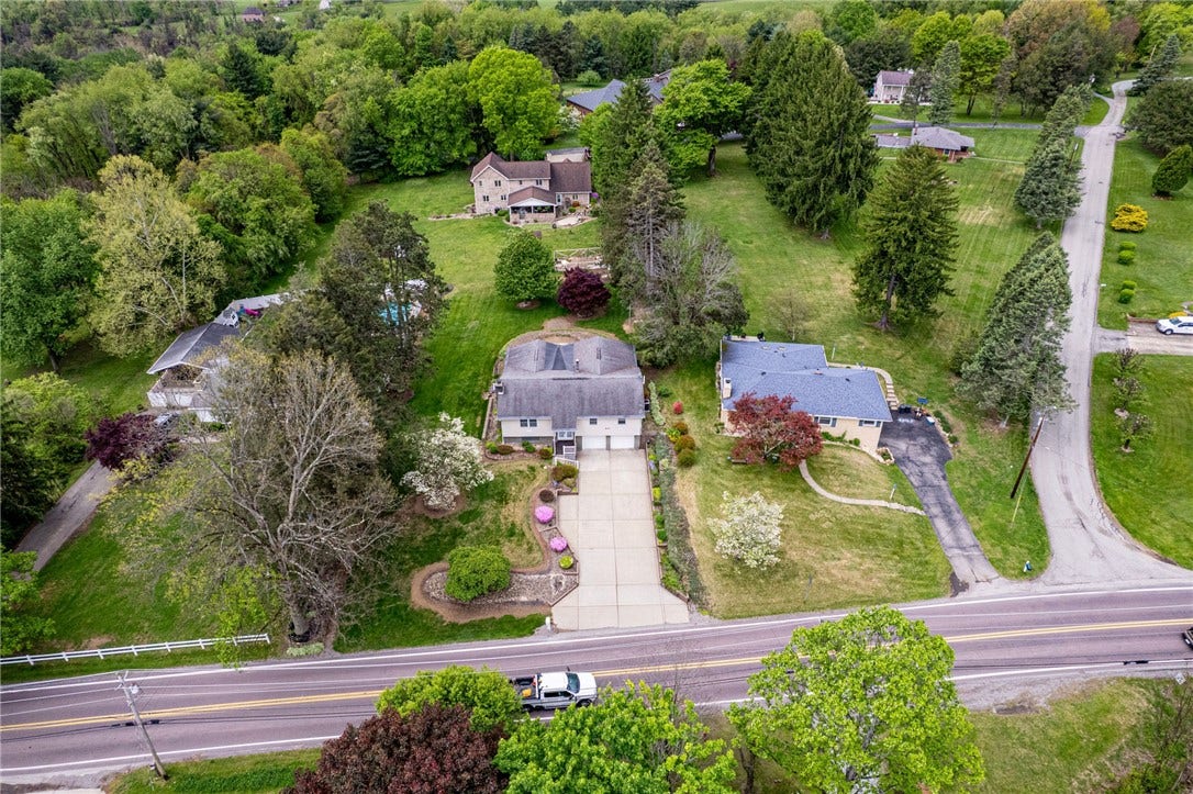 621 Sandy Hill Rd, Irwin, PA 15642
