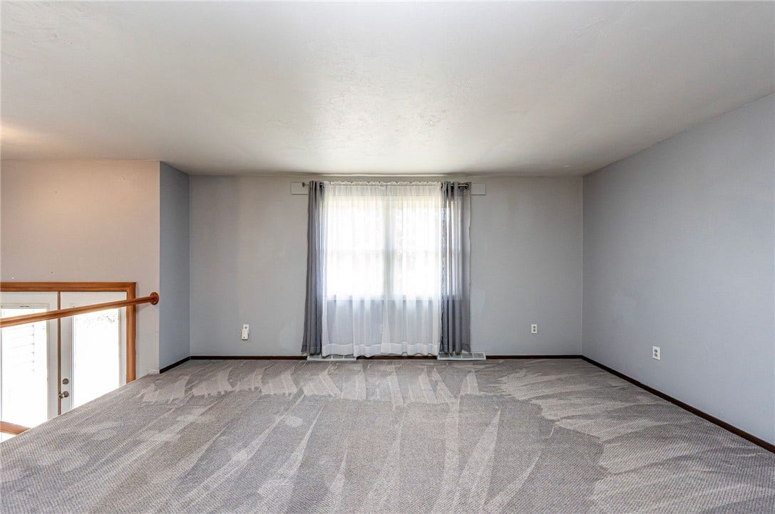 621 Sandy Hill Rd, Irwin, PA 15642