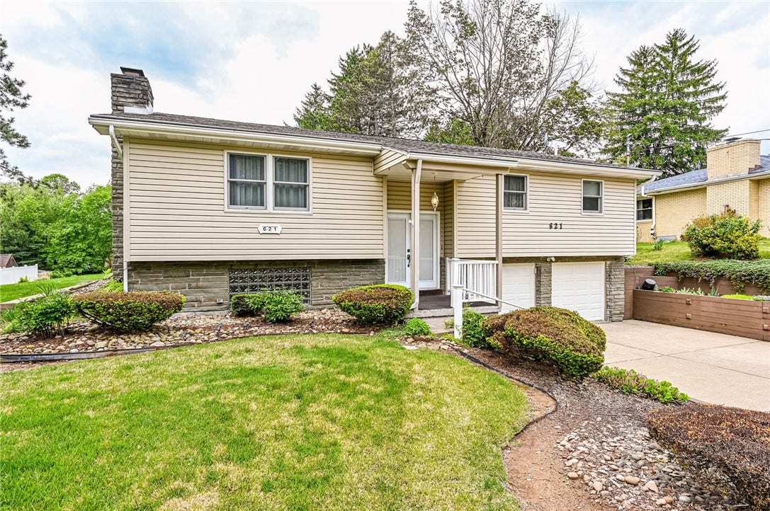621 Sandy Hill Rd, Irwin, PA 15642