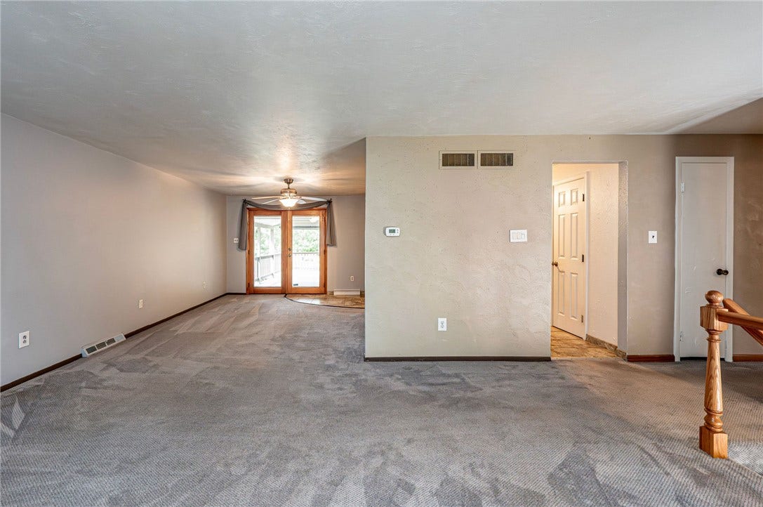 621 Sandy Hill Rd, Irwin, PA 15642