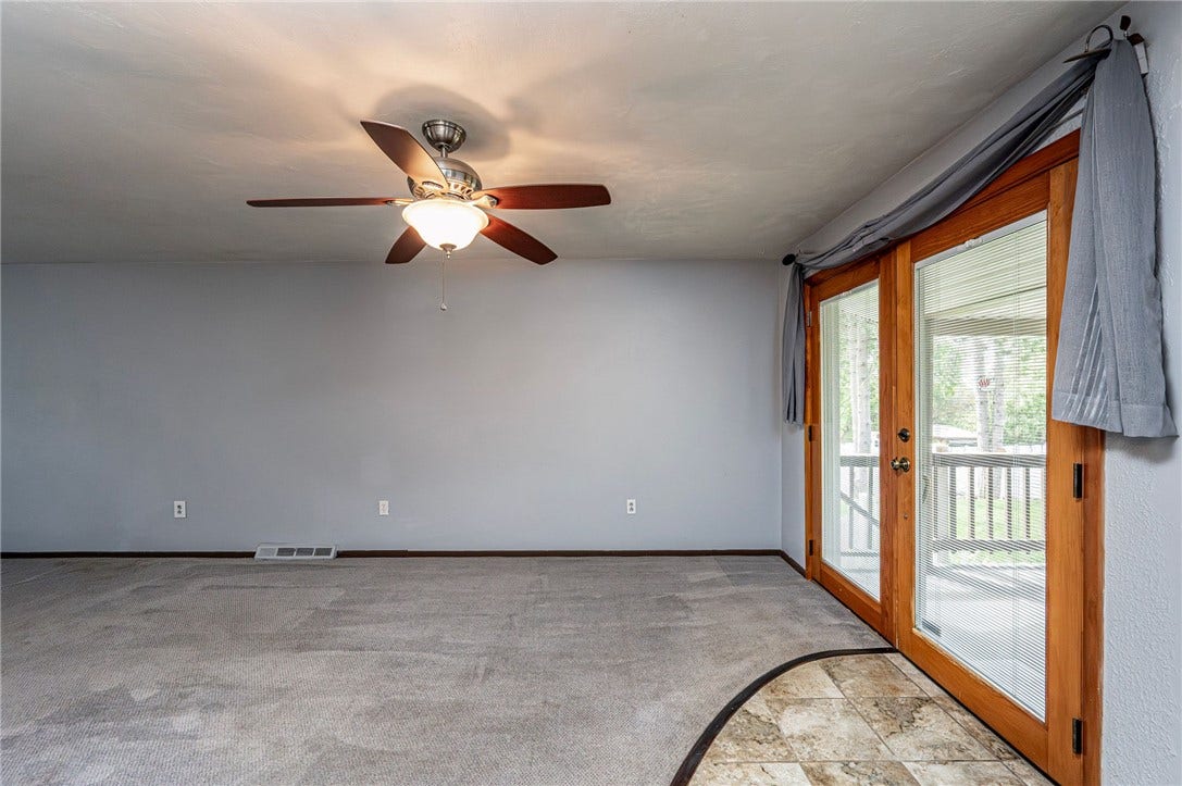 621 Sandy Hill Rd, Irwin, PA 15642