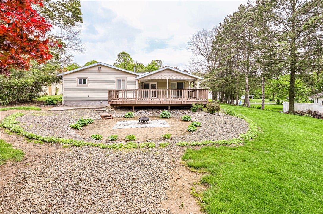 621 Sandy Hill Rd, Irwin, PA 15642