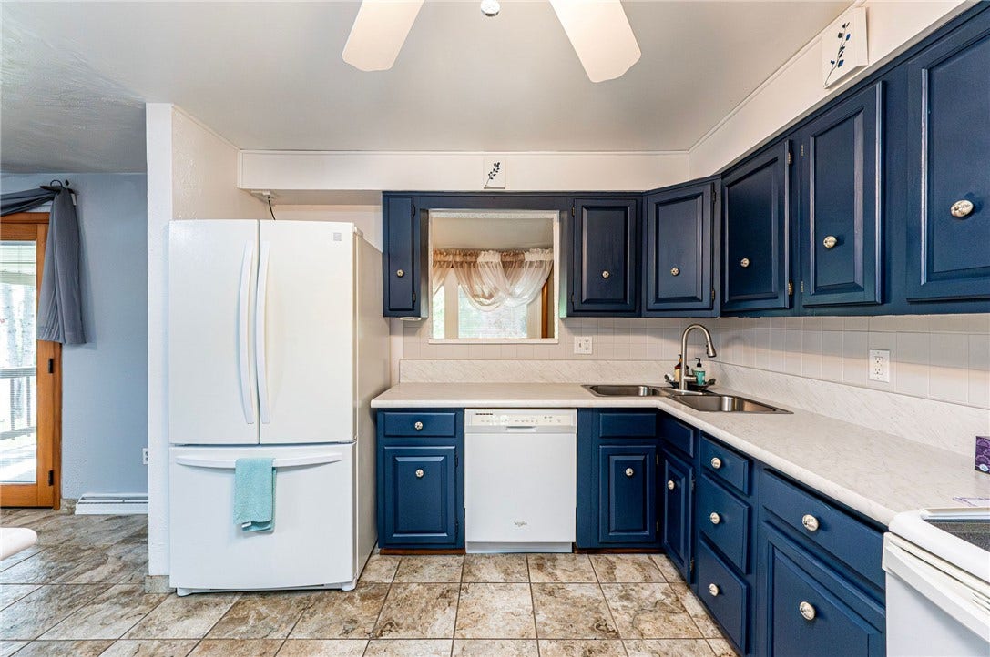 621 Sandy Hill Rd, Irwin, PA 15642