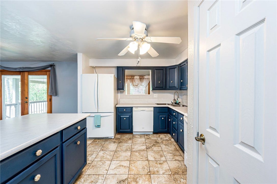 621 Sandy Hill Rd, Irwin, PA 15642