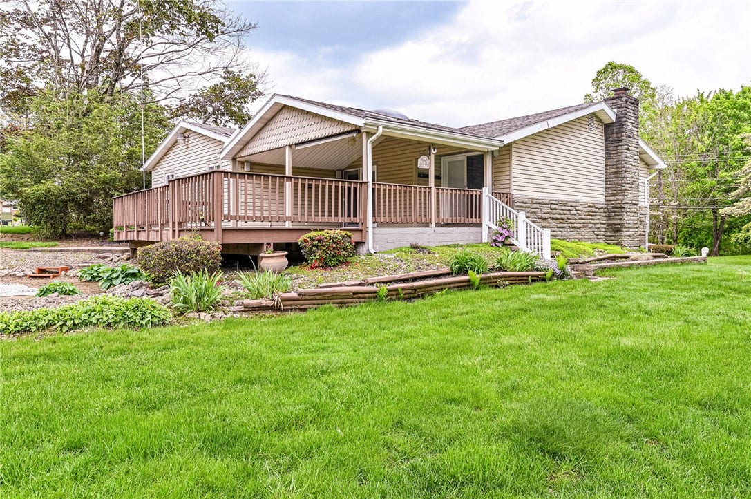 621 Sandy Hill Rd, Irwin, PA 15642