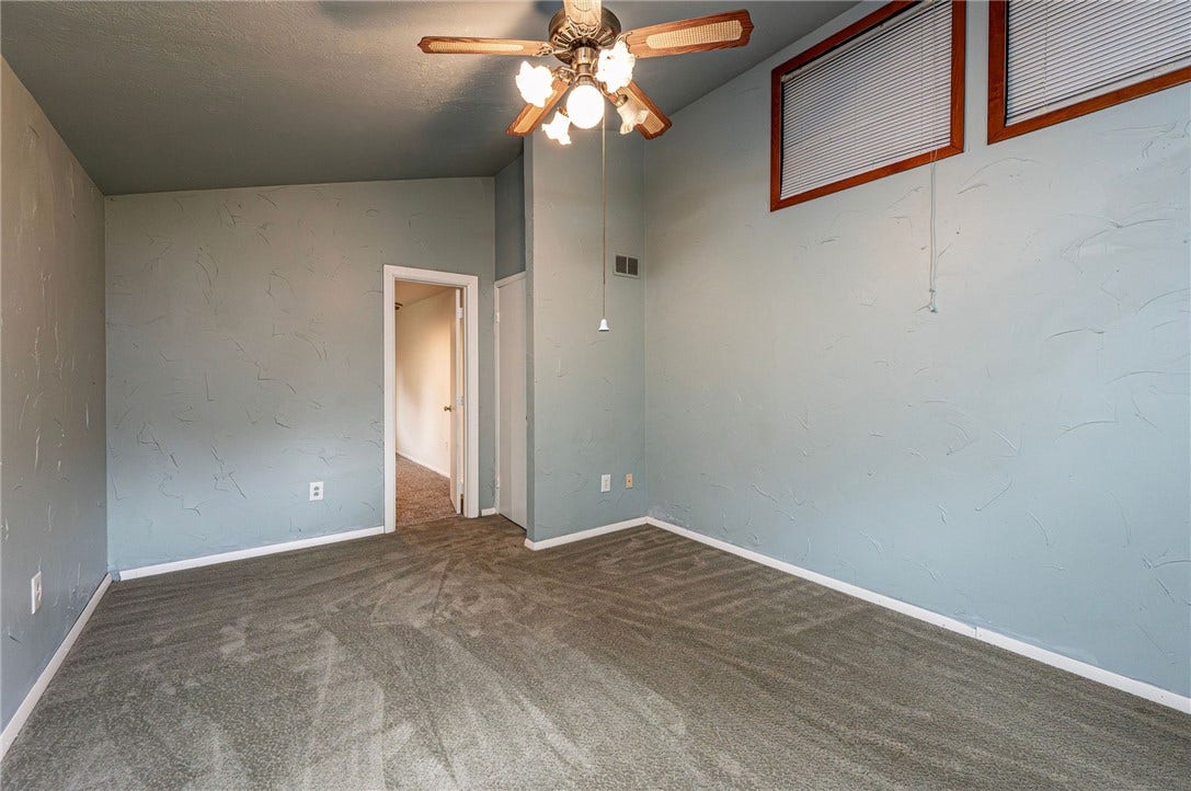 621 Sandy Hill Rd, Irwin, PA 15642