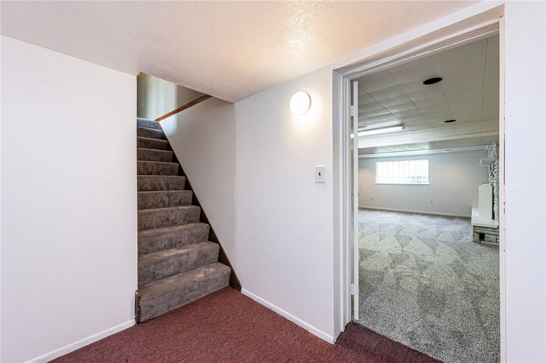621 Sandy Hill Rd, Irwin, PA 15642