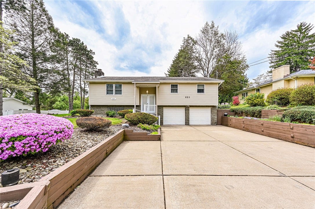 621 Sandy Hill Rd, Irwin, PA 15642