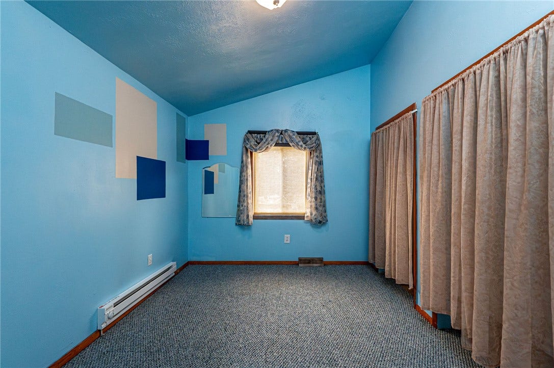 621 Sandy Hill Rd, Irwin, PA 15642