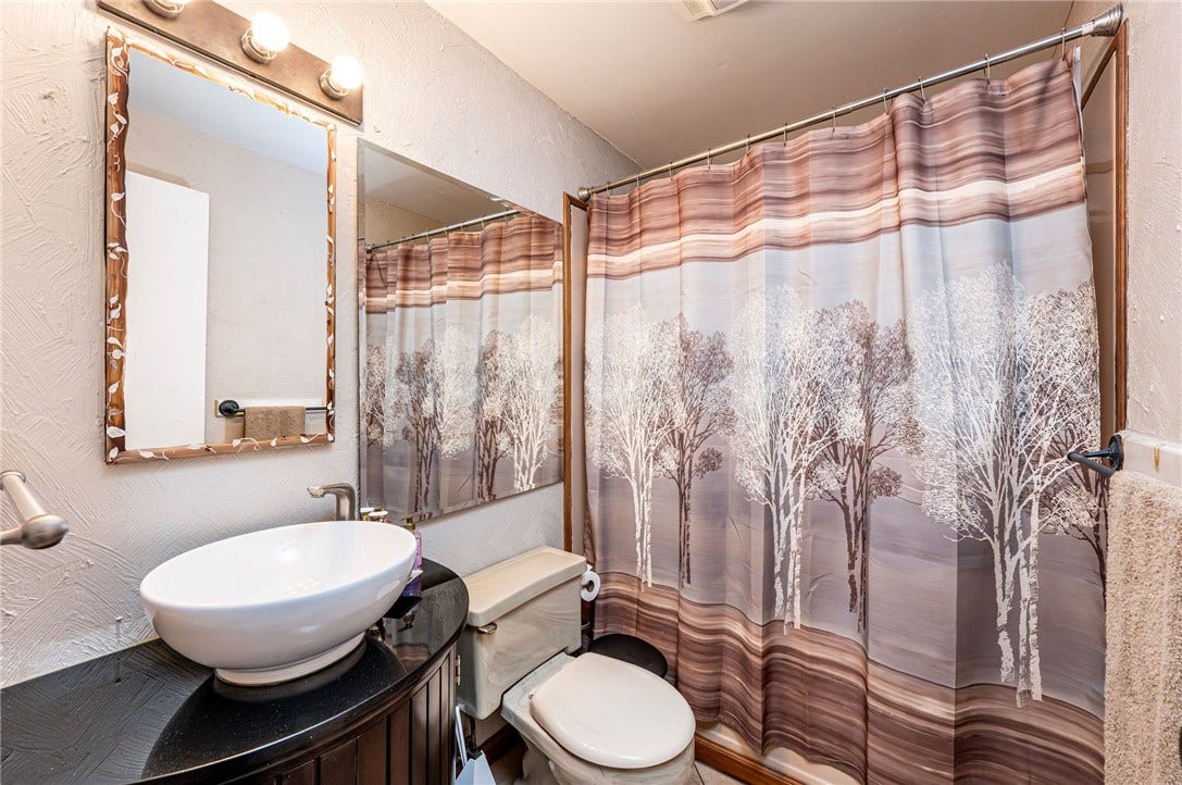 621 Sandy Hill Rd, Irwin, PA 15642
