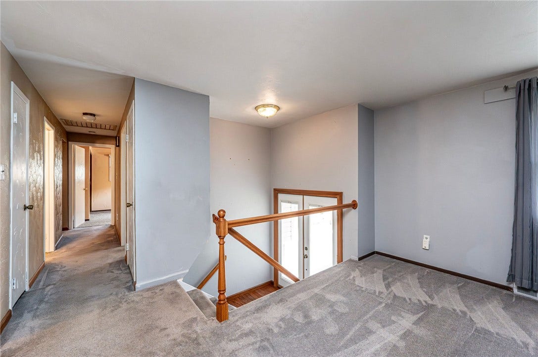 621 Sandy Hill Rd, Irwin, PA 15642