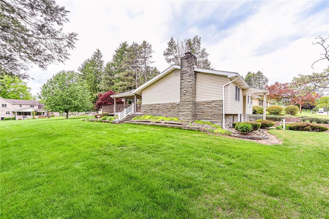 621 Sandy Hill Rd, Irwin, PA 15642