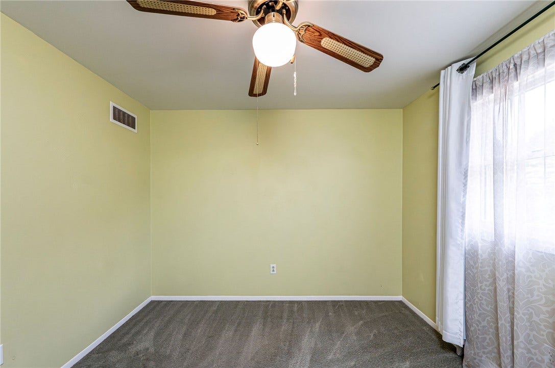 621 Sandy Hill Rd, Irwin, PA 15642