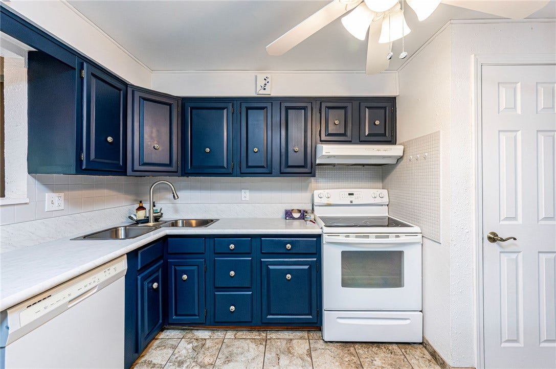 621 Sandy Hill Rd, Irwin, PA 15642