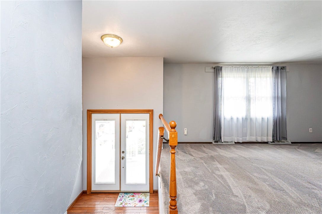 621 Sandy Hill Rd, Irwin, PA 15642