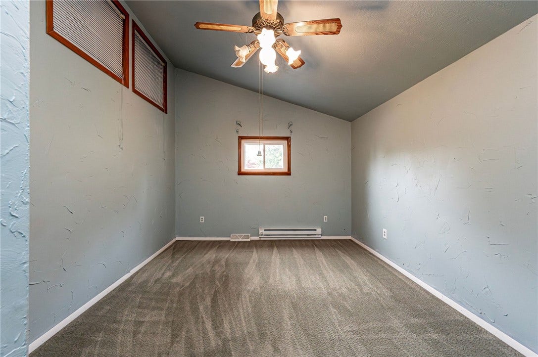 621 Sandy Hill Rd, Irwin, PA 15642