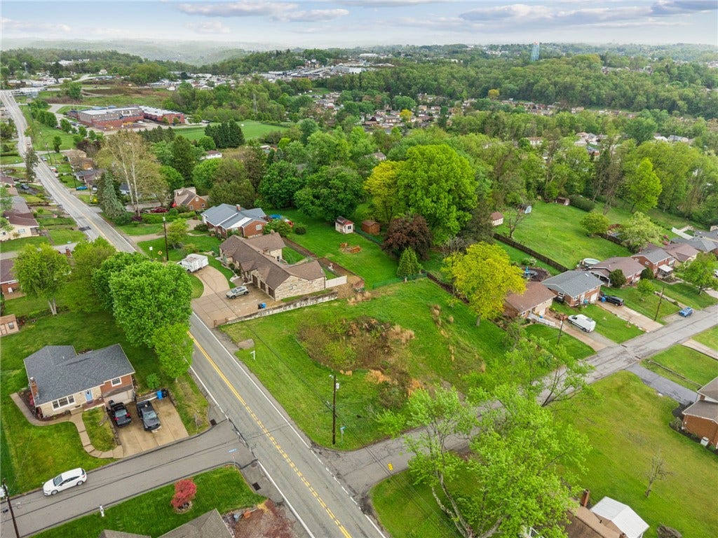 361 Carpenter Ln, Irwin, PA 15642