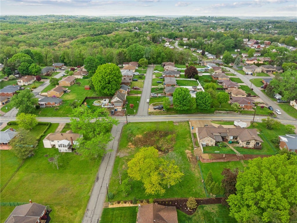 361 Carpenter Ln, Irwin, PA 15642