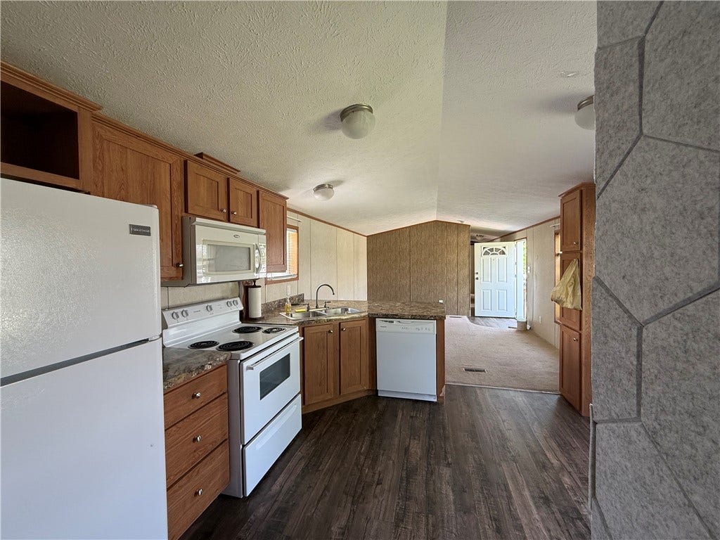 203 Cardinal Dr, Jeannette, PA 15644