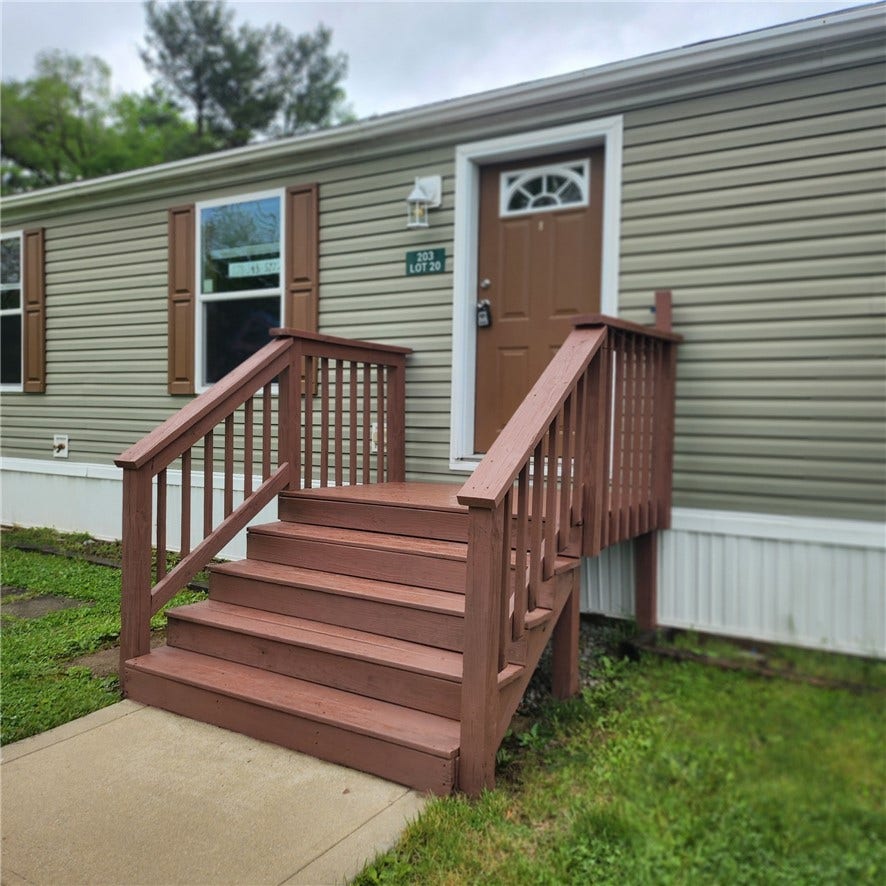 203 Cardinal Dr, Jeannette, PA 15644