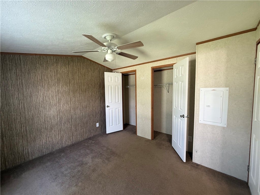 203 Cardinal Dr, Jeannette, PA 15644