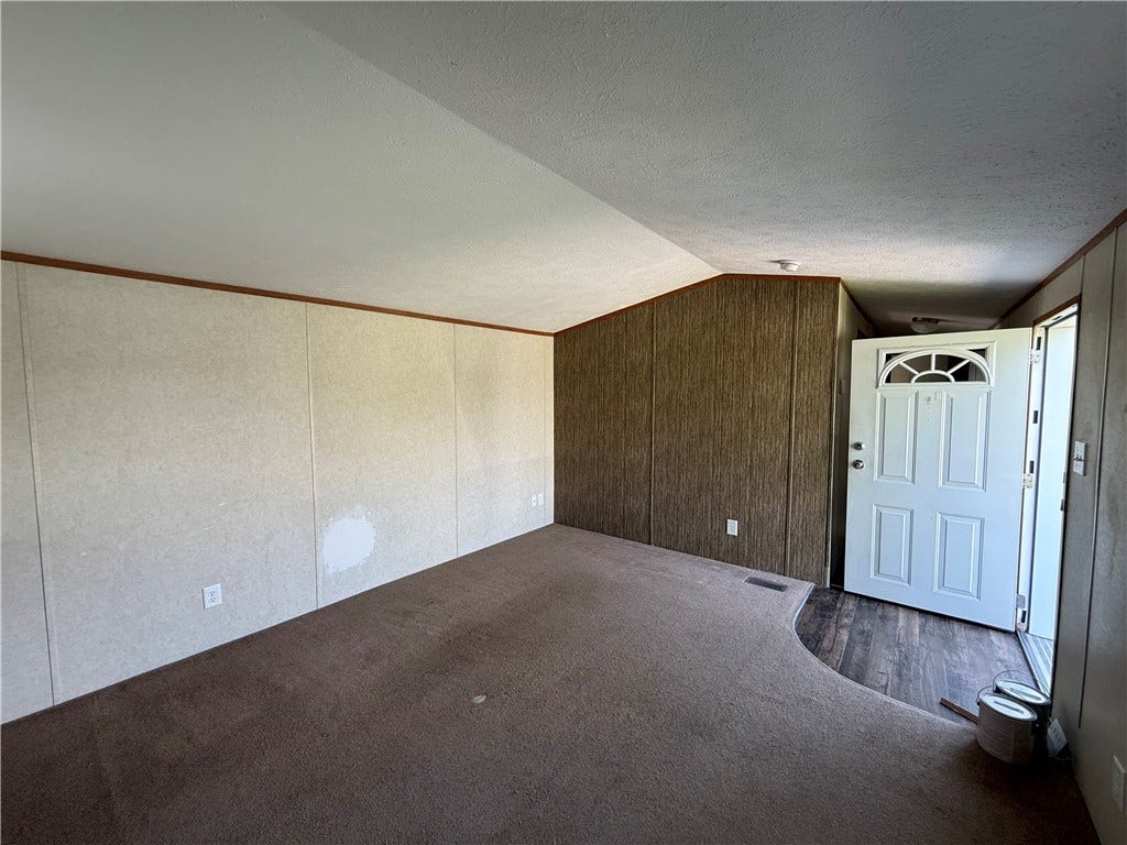 203 Cardinal Dr, Jeannette, PA 15644