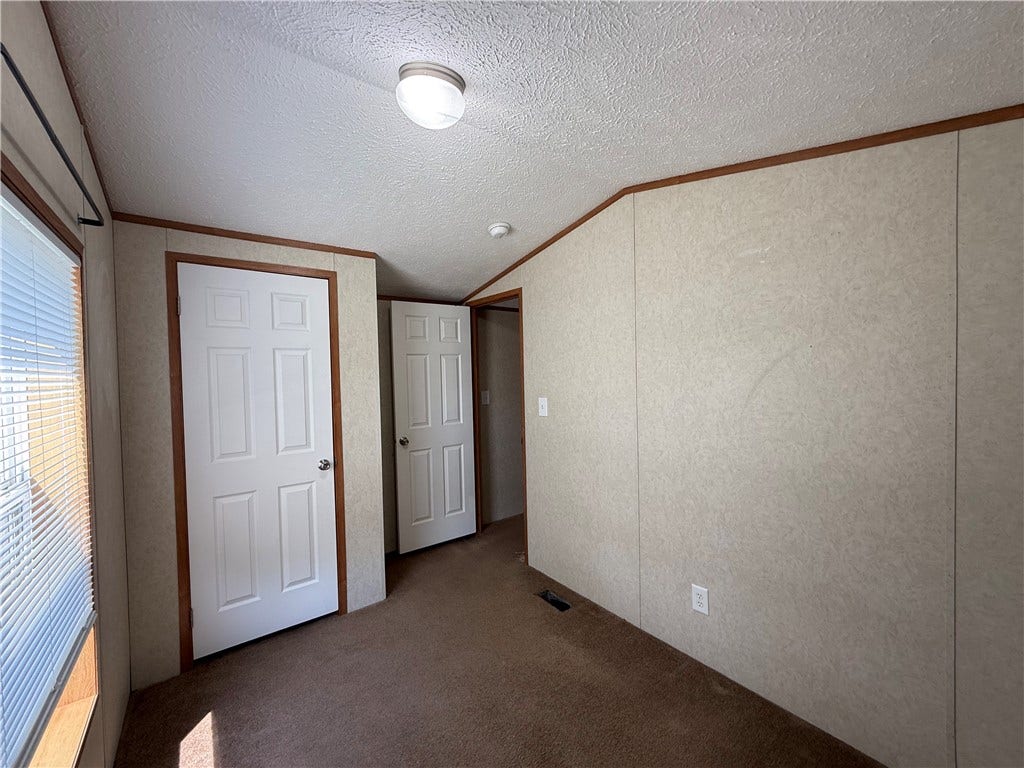 203 Cardinal Dr, Jeannette, PA 15644