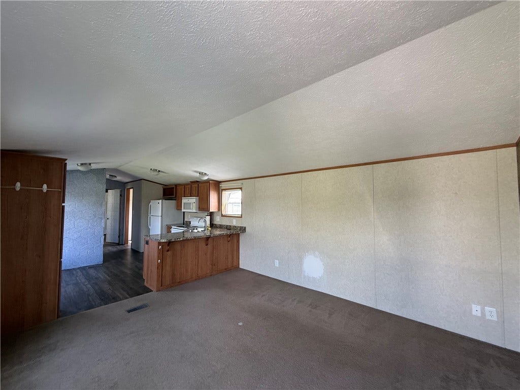203 Cardinal Dr, Jeannette, PA 15644
