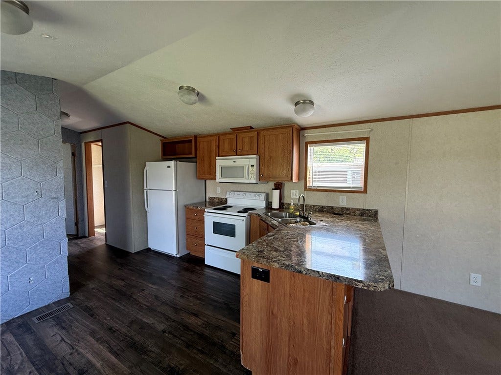203 Cardinal Dr, Jeannette, PA 15644