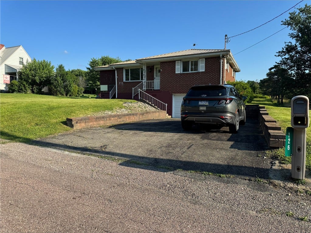126 Holly Place, Mount Pleasant, PA 15666