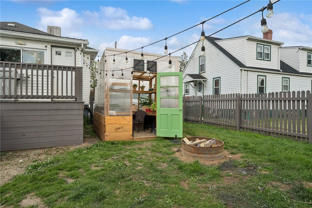 1537 Mount Pleasant Connell Road, Mount Pleasant, PA 15666